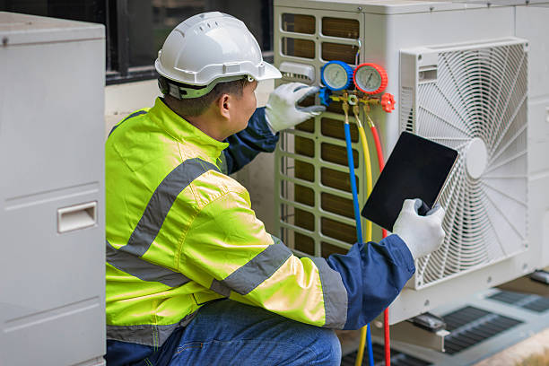 Professional Hvac technician working in Wakefield, VA